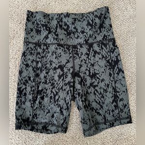 Brand New Without Tags Athleta Salutation Stash Pocket Ii 7” Short Size S